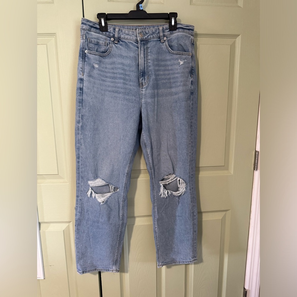 American Eagle Straight Mom Jeans